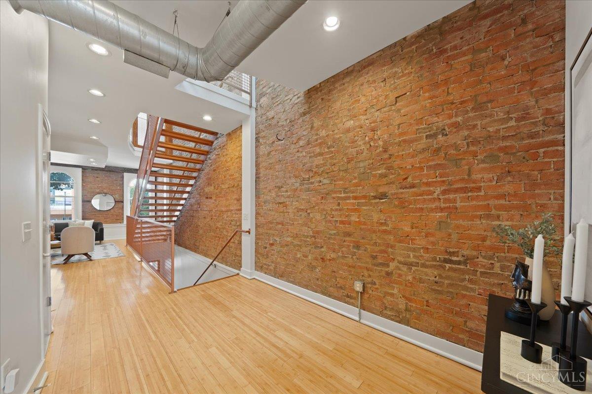 1122 Race Street Property Photo 3