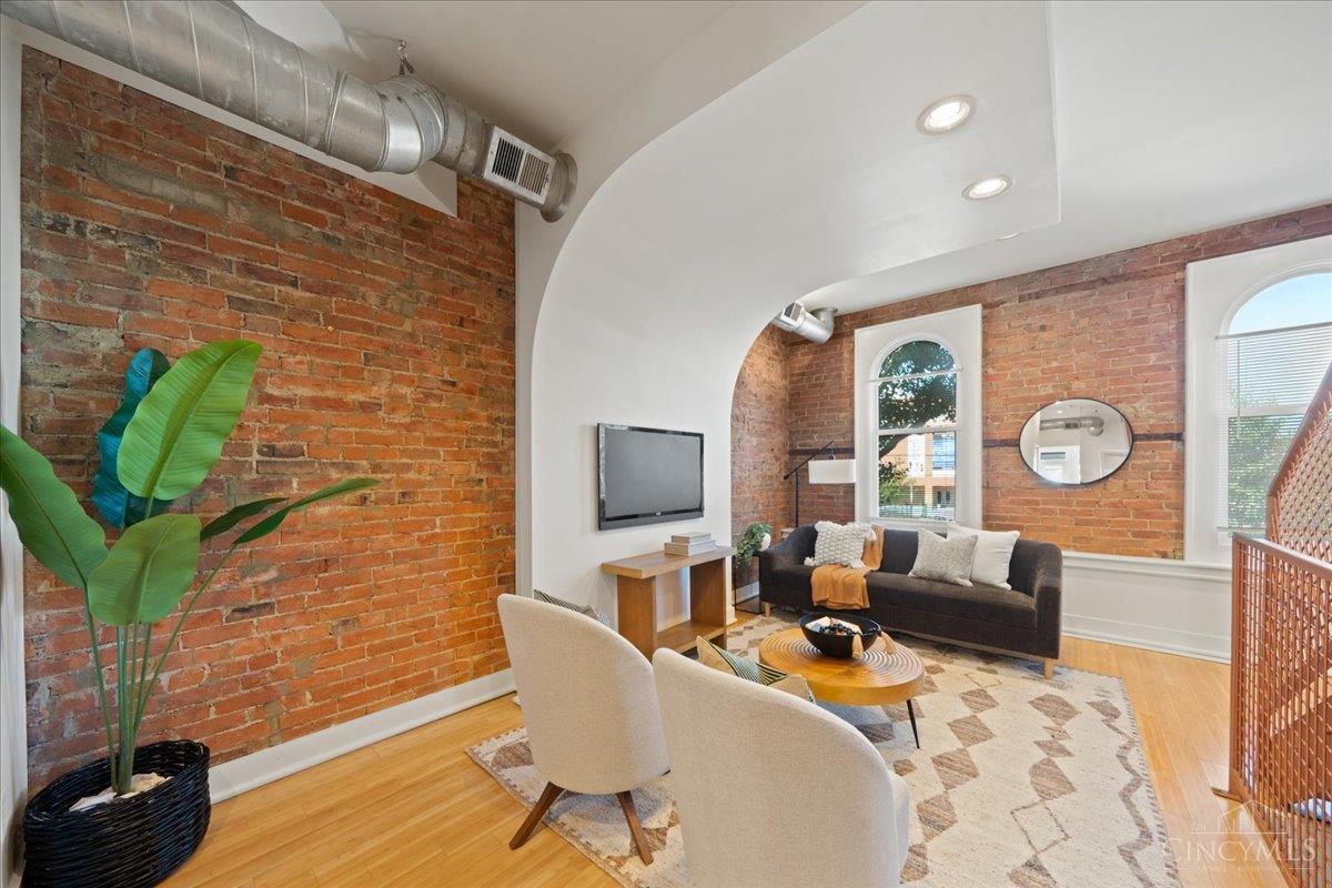 1122 Race Street Property Photo 4