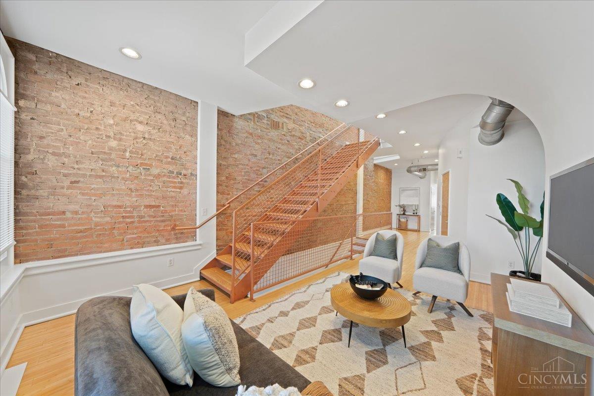 1122 Race Street Property Photo 6
