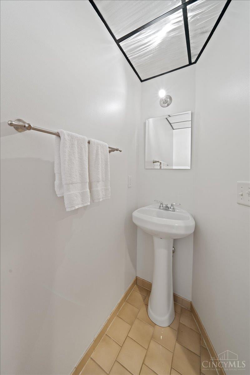 1122 Race Street Property Photo 9