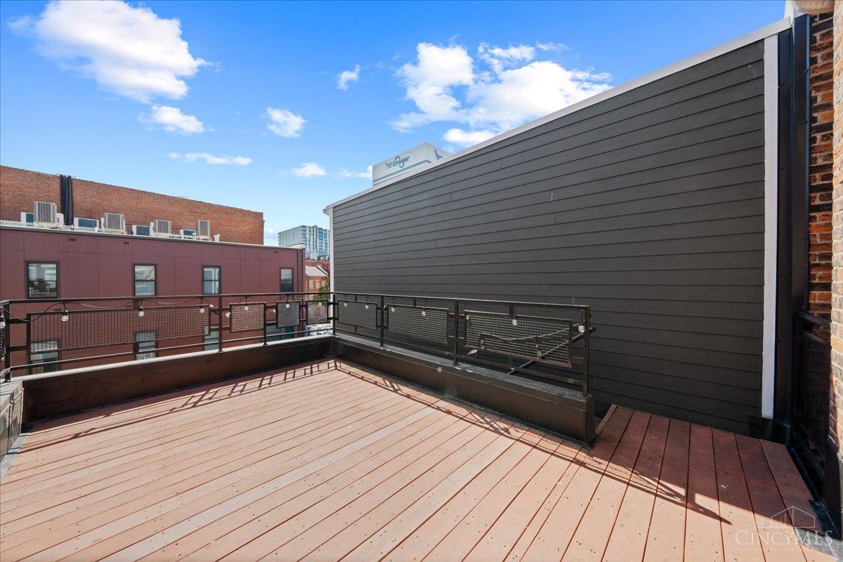 1122 Race Street Property Photo 18