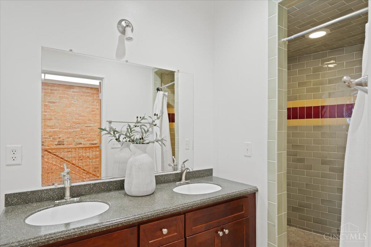 1122 Race Street Property Photo 21