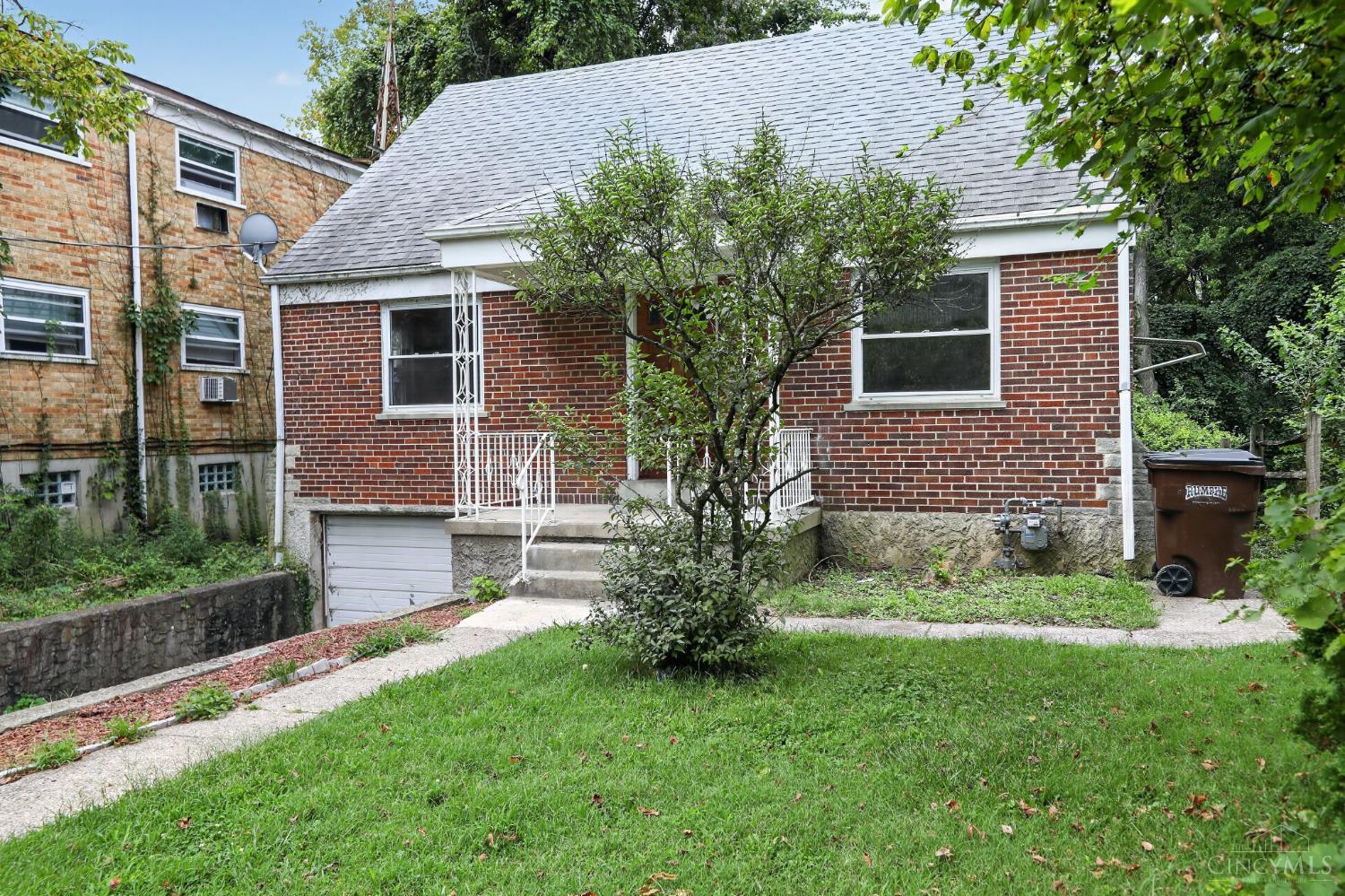 8243 Daly Road Property Photo 1