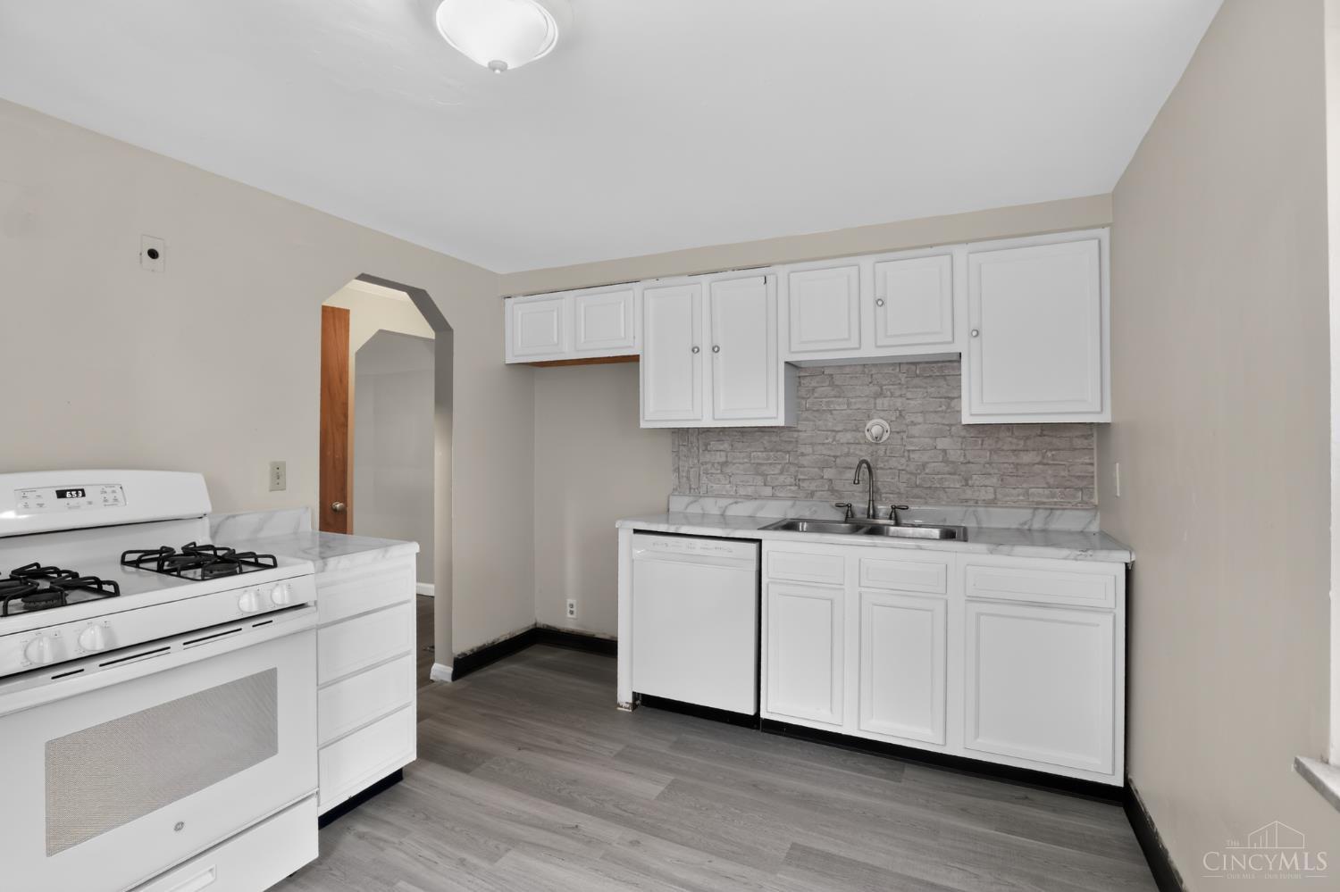 8243 Daly Road Property Photo 10