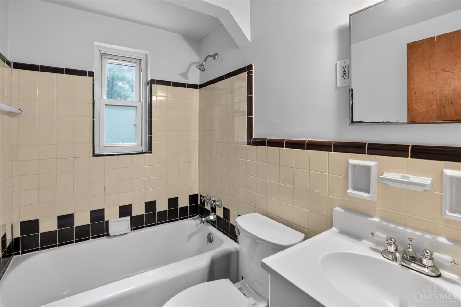 8243 Daly Road Property Photo 20
