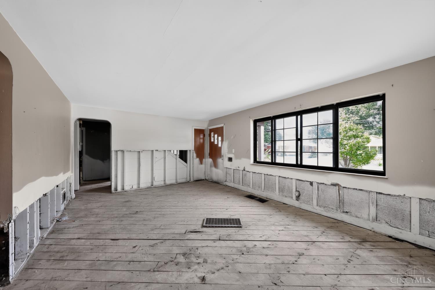 5227 Highview Drive Property Photo 8