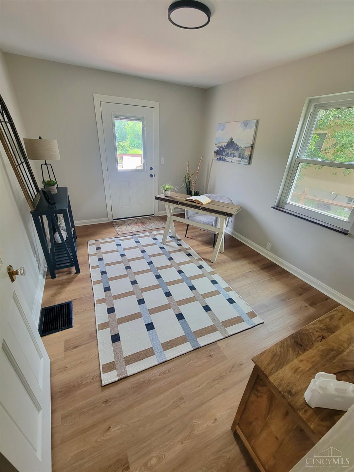 966 Summit Avenue Property Photo 7