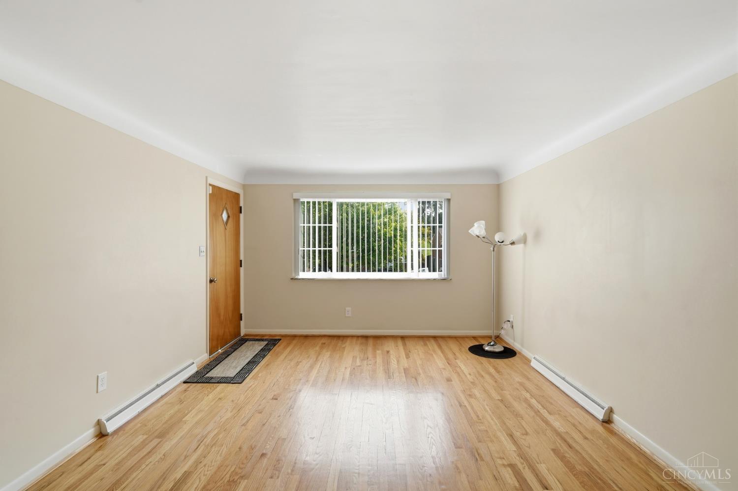 5717 Glow Court Property Photo 6
