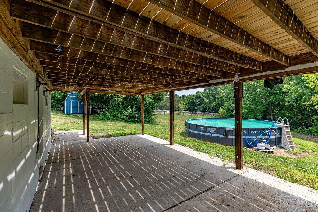 8131 Thomas Road Property Photo 2