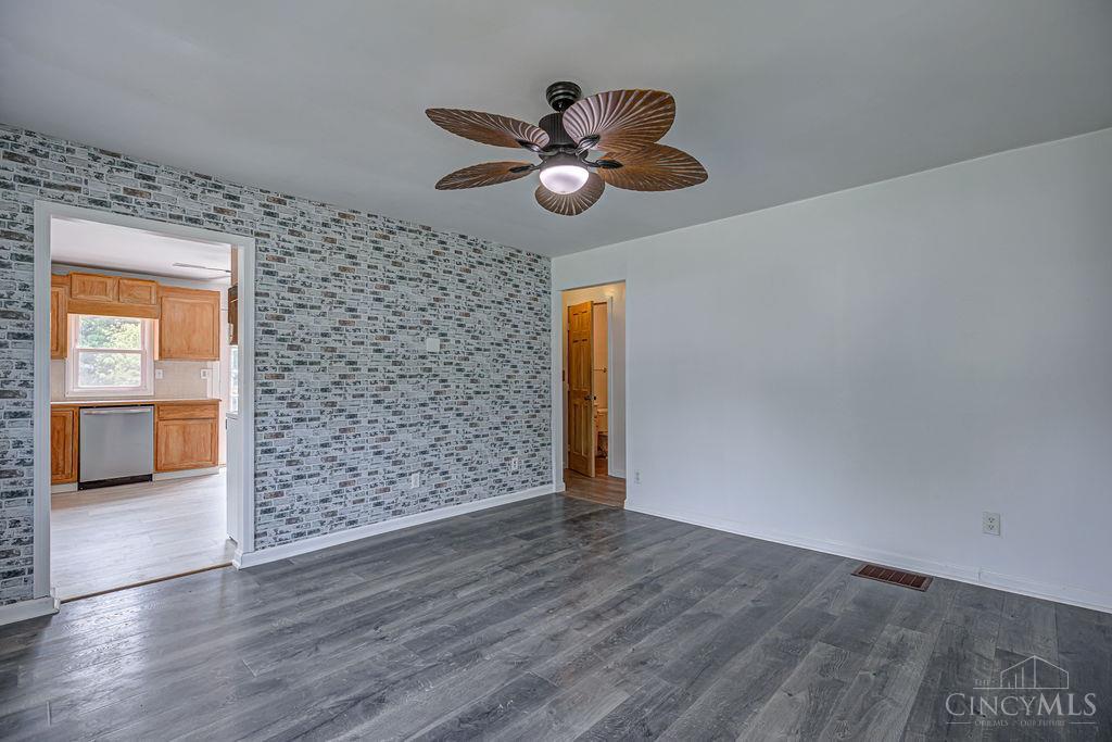 8131 Thomas Road Property Photo 4