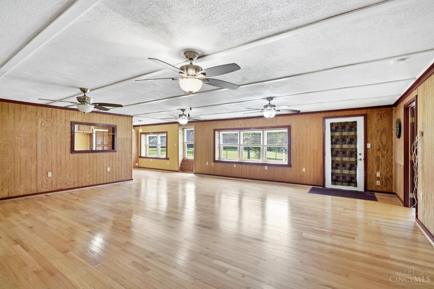 4992 Pedersen Road Property Photo 6