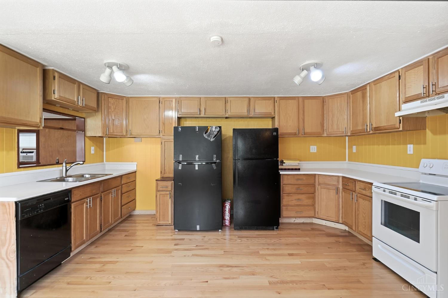 4992 Pedersen Road Property Photo 9
