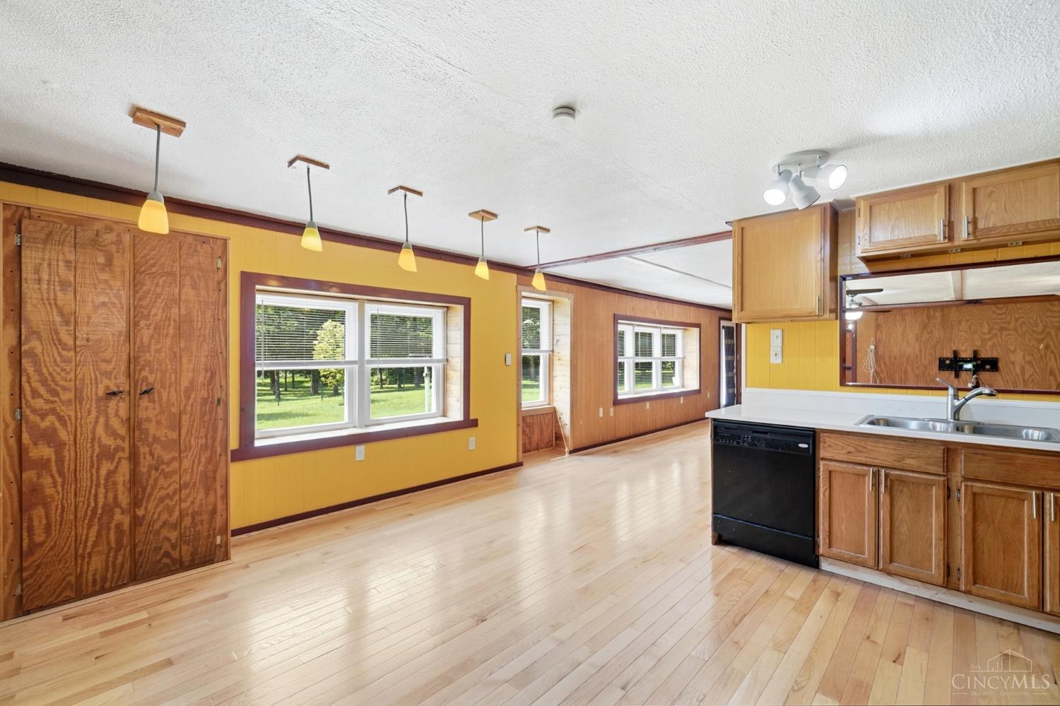 4992 Pedersen Road Property Photo 14