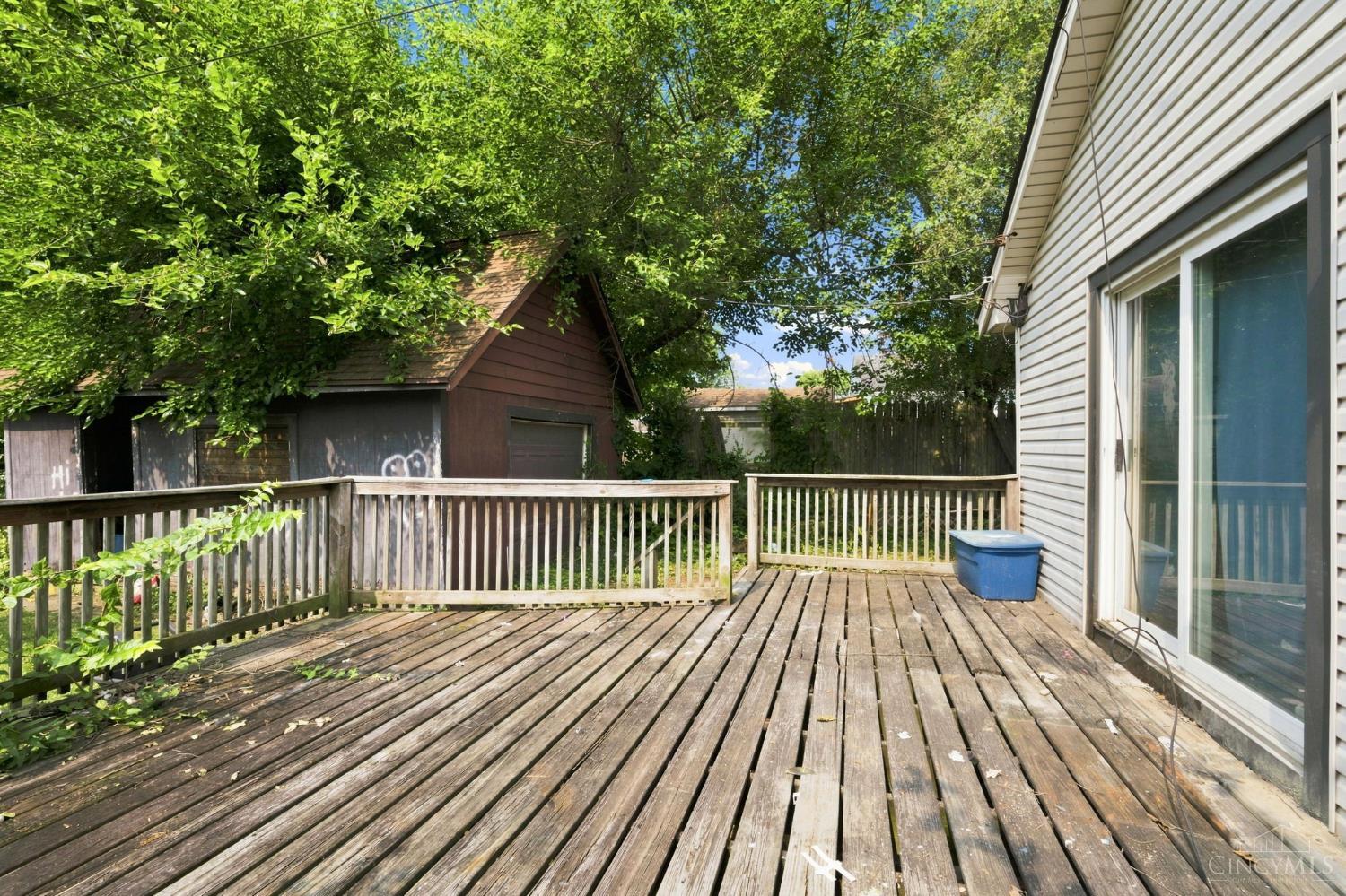 2125 Winona Drive Property Photo 3