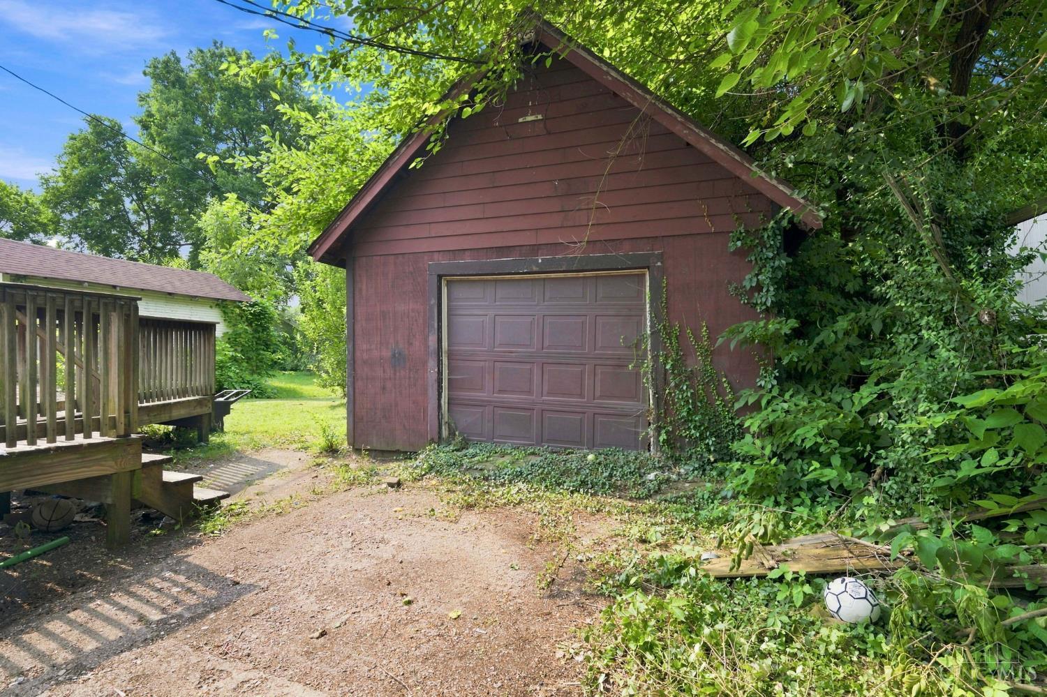 2125 Winona Drive Property Photo 4