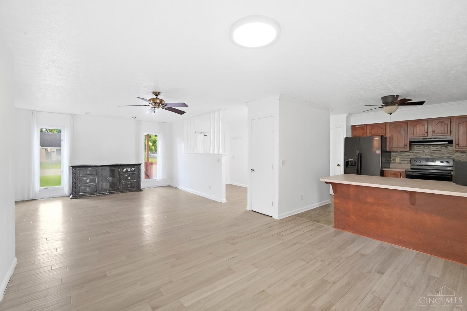 985 St Clair Avenue Property Photo 9