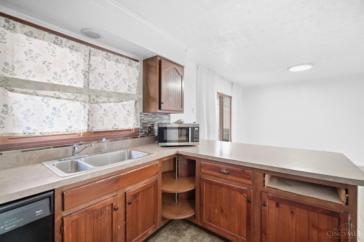 985 St Clair Avenue Property Photo 13