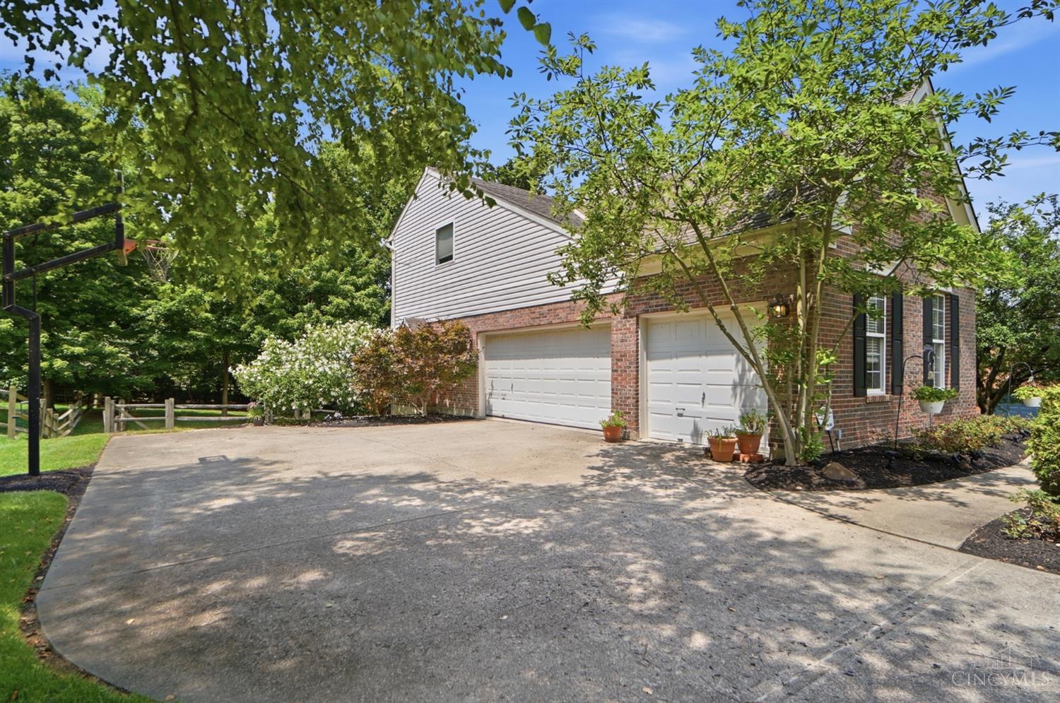 1030 Westchester Way Property Photo 3