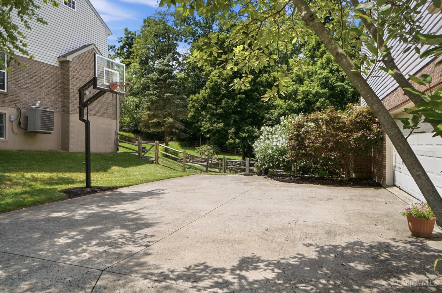 1030 Westchester Way Property Photo 4