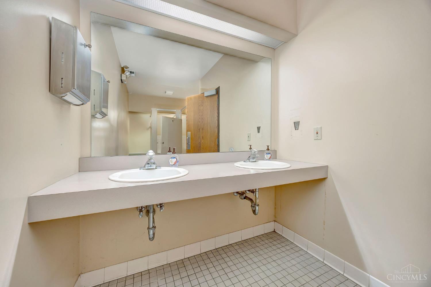 246 High Street Property Photo 25