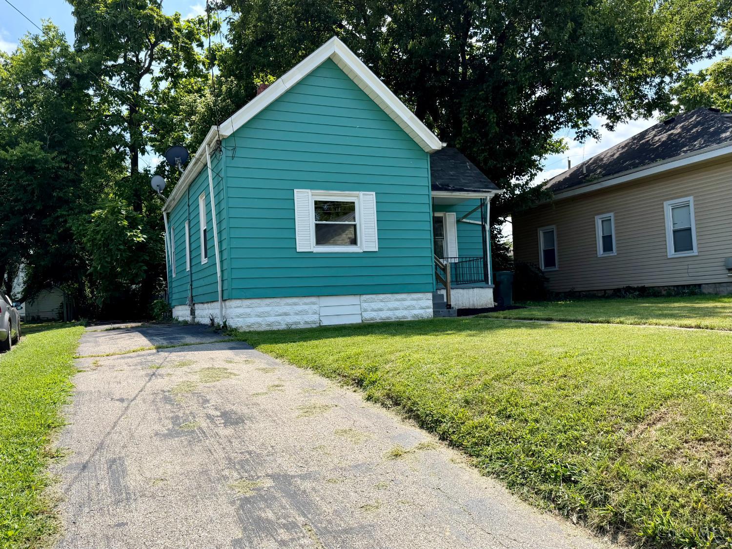 1179 Atwood Avenue Property Photo 3