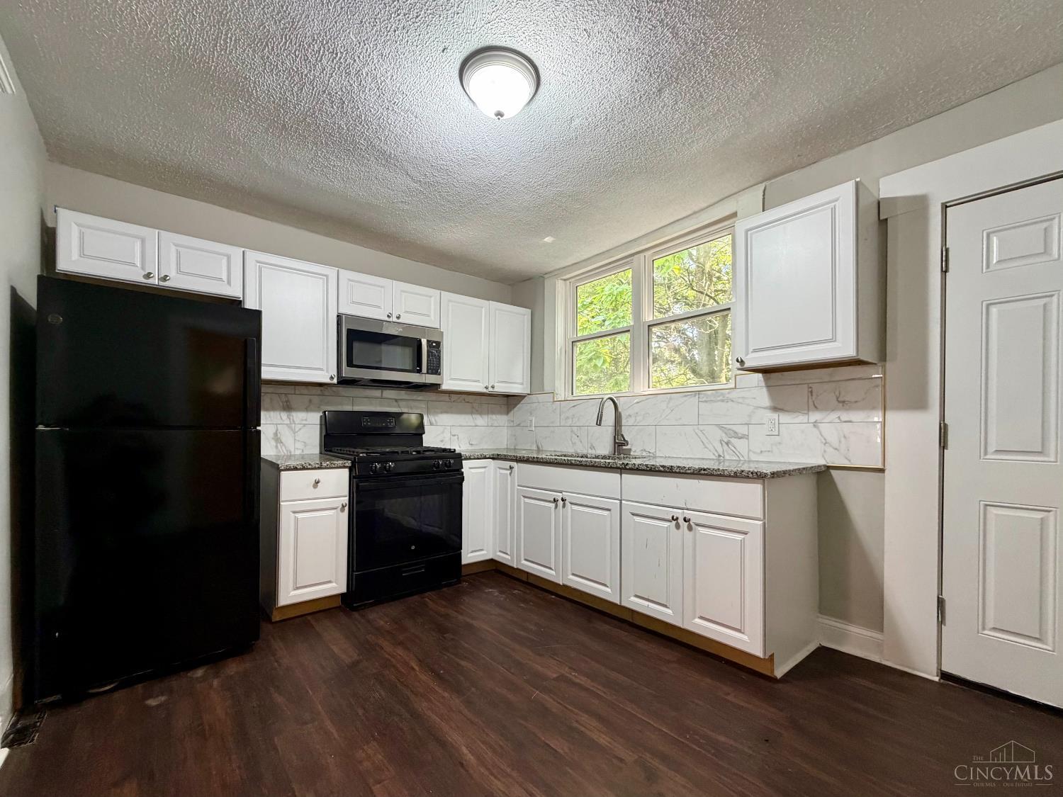 1179 Atwood Avenue Property Photo 11