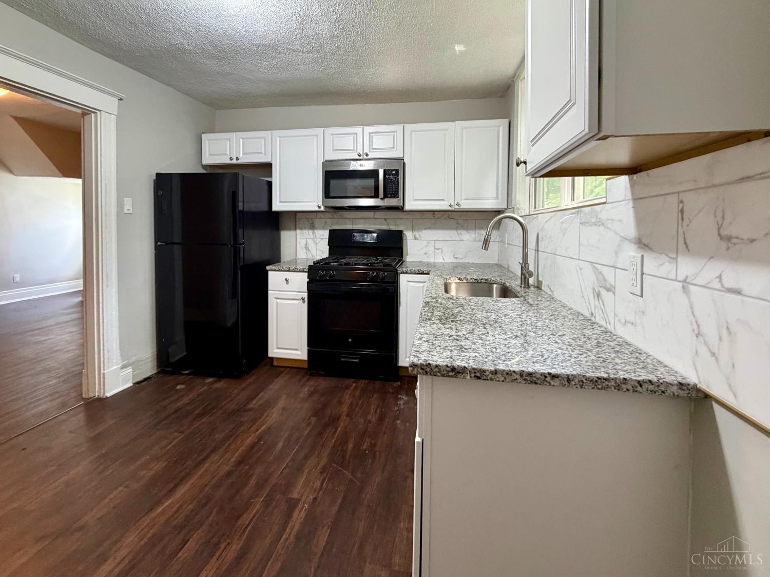 1179 Atwood Avenue Property Photo 12