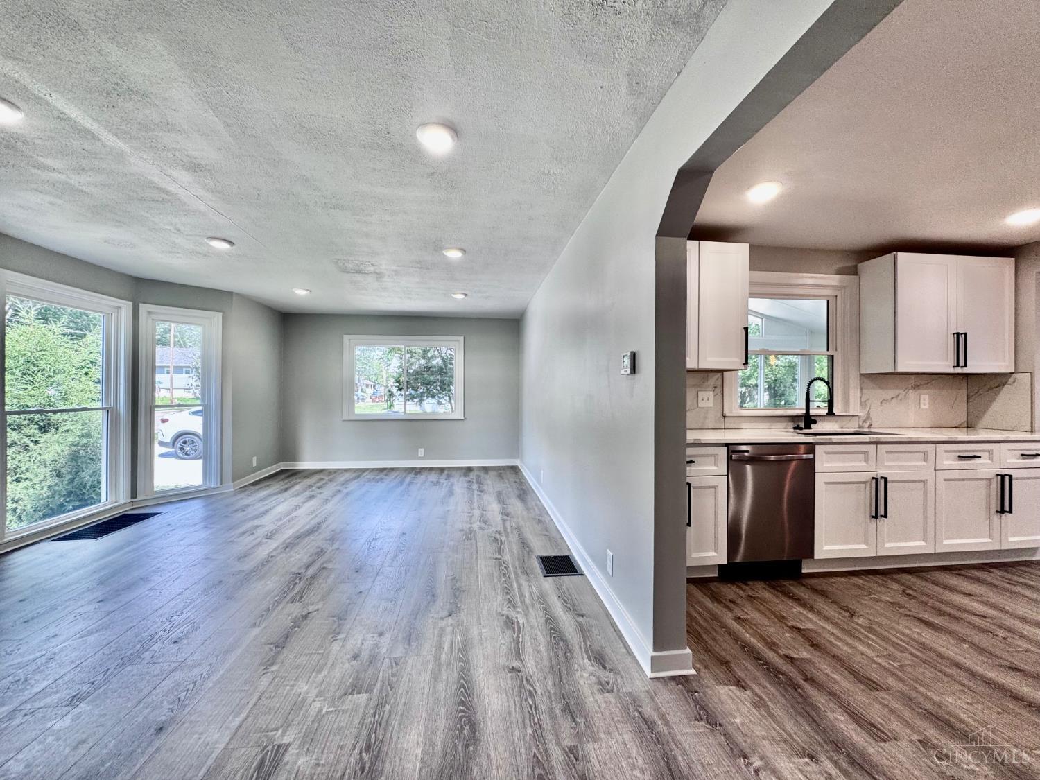 4213 Webster Avenue Property Photo 18