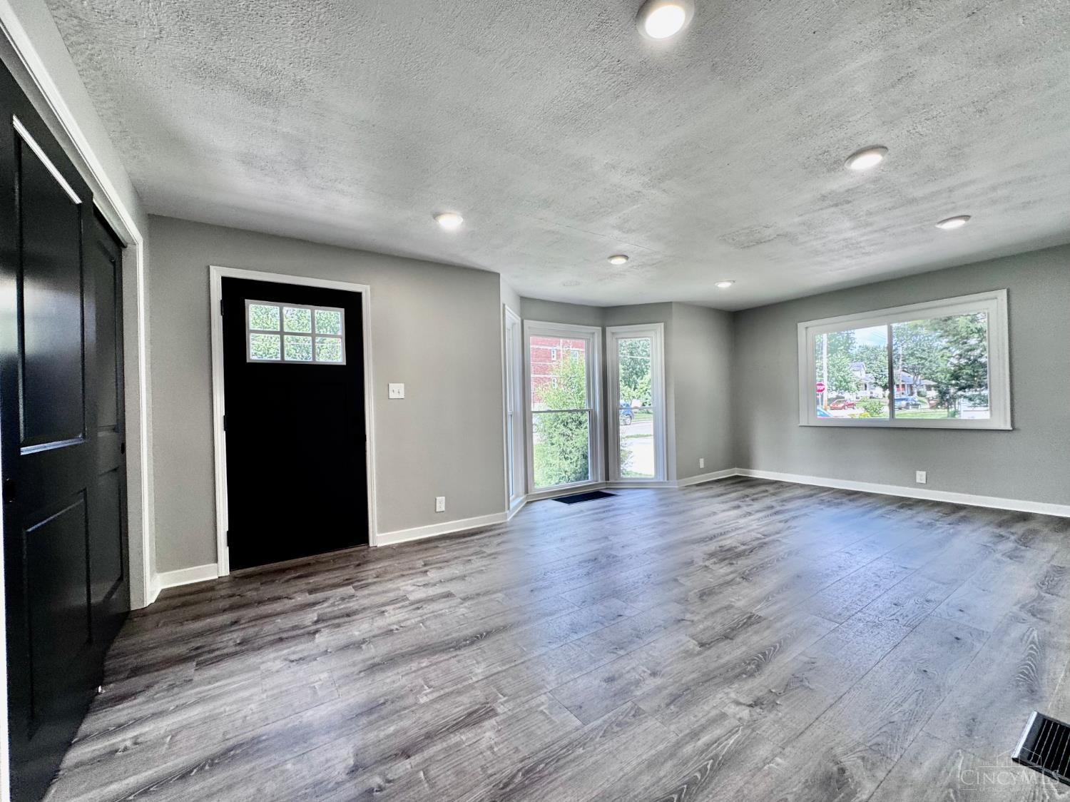 4213 Webster Avenue Property Photo 23