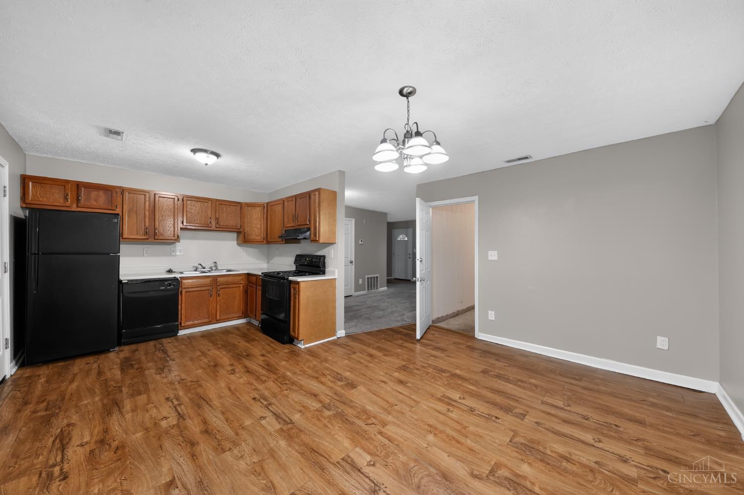 6431 Betts Avenue Property Photo 9
