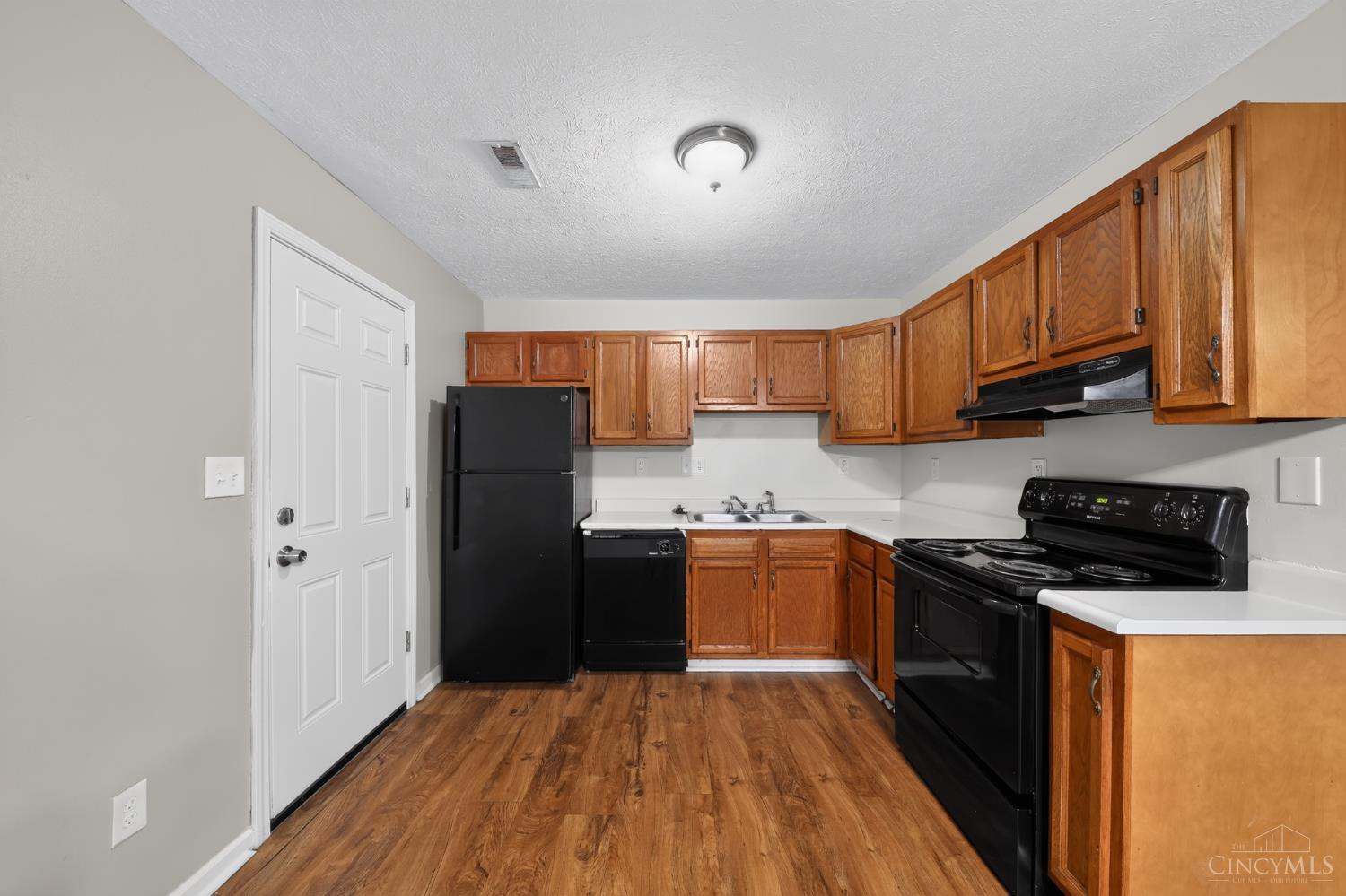 6431 Betts Avenue Property Photo 10