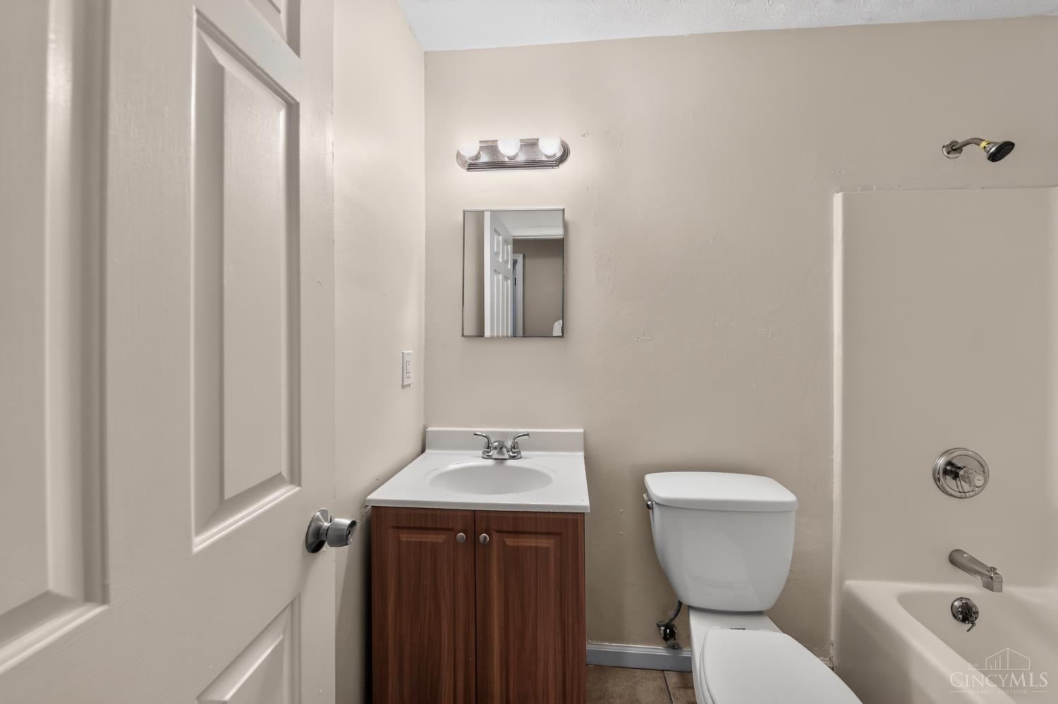 6431 Betts Avenue Property Photo 20