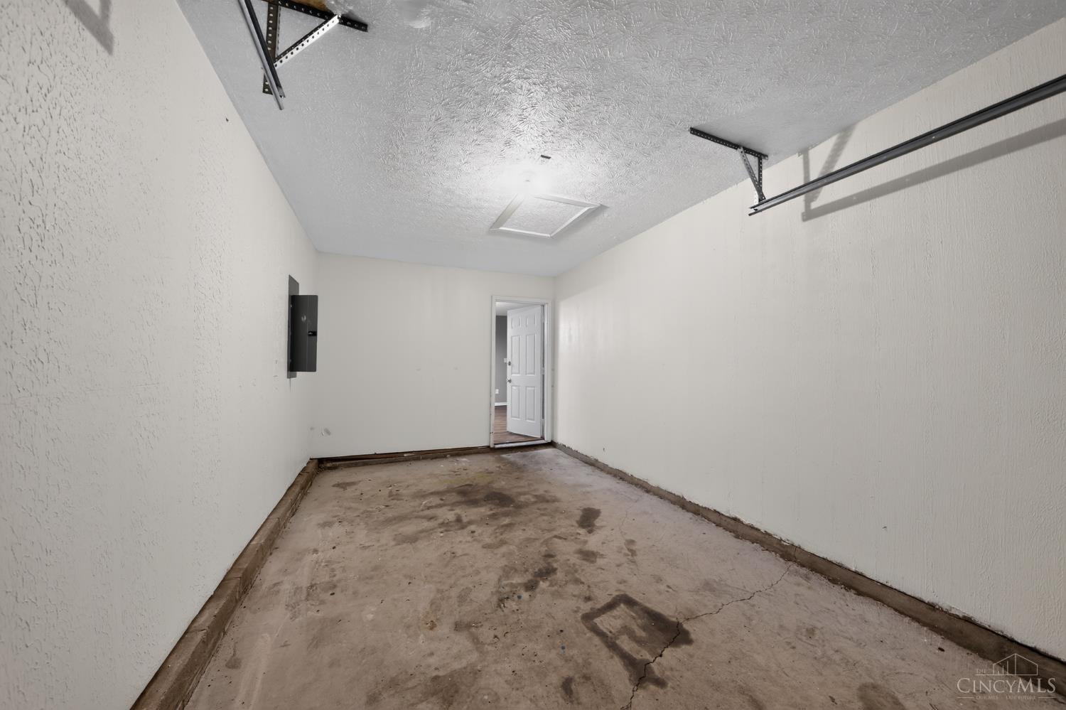 6431 Betts Avenue Property Photo 27