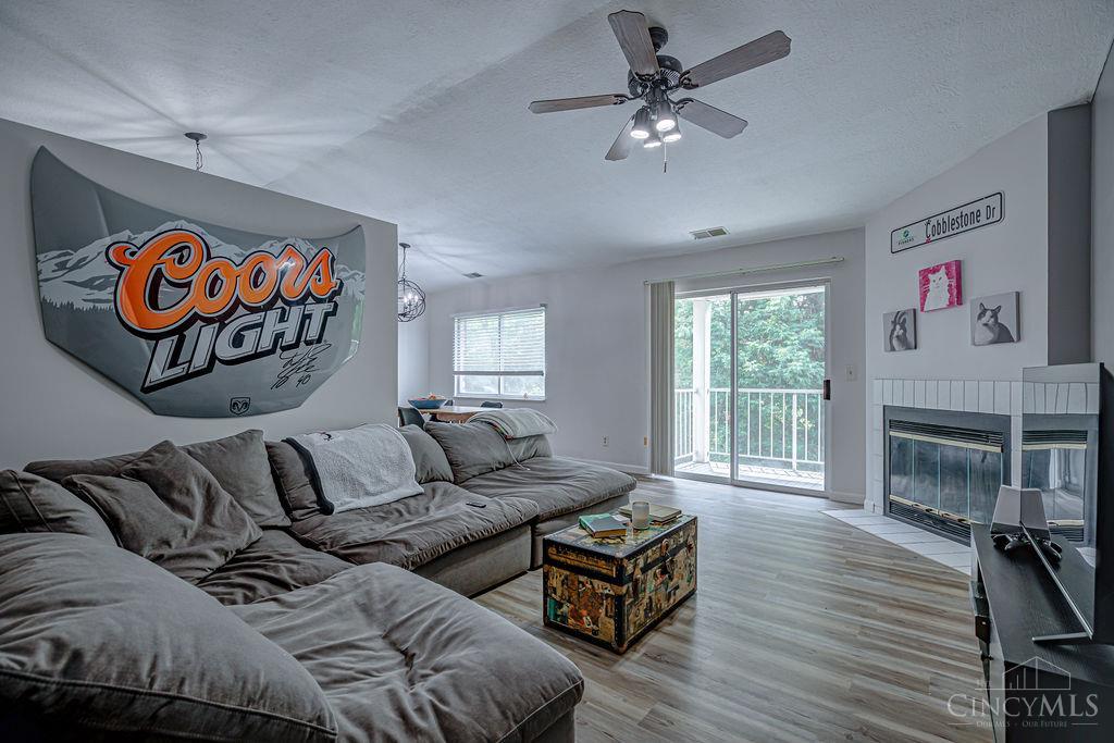 5352 Werk Road Property Photo 4
