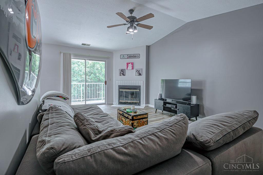 5352 Werk Road Property Photo 5