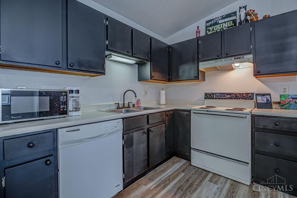 5352 Werk Road Property Photo 8