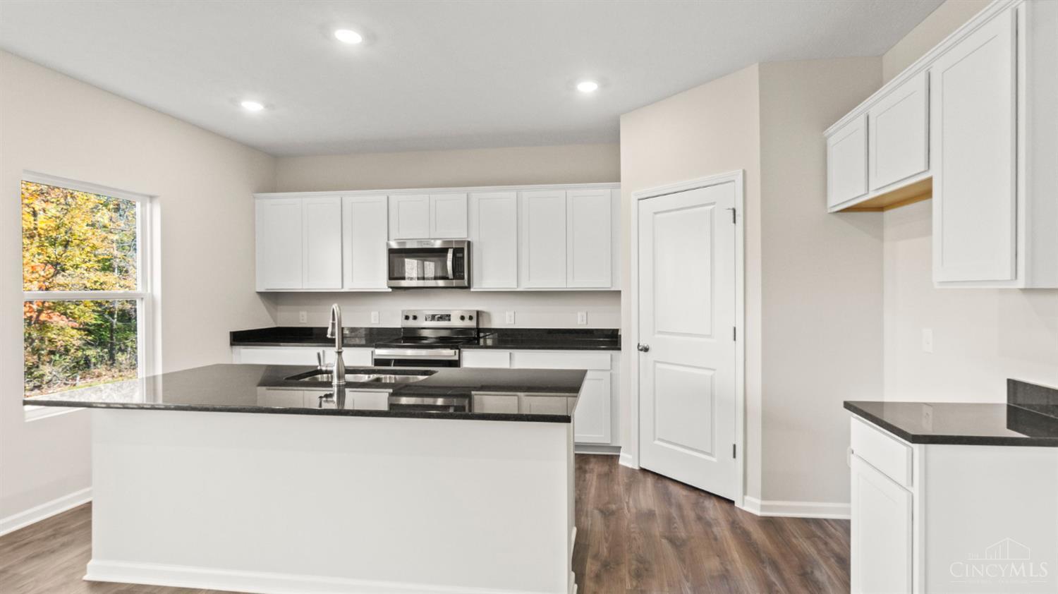 1888356 Property Photo 13