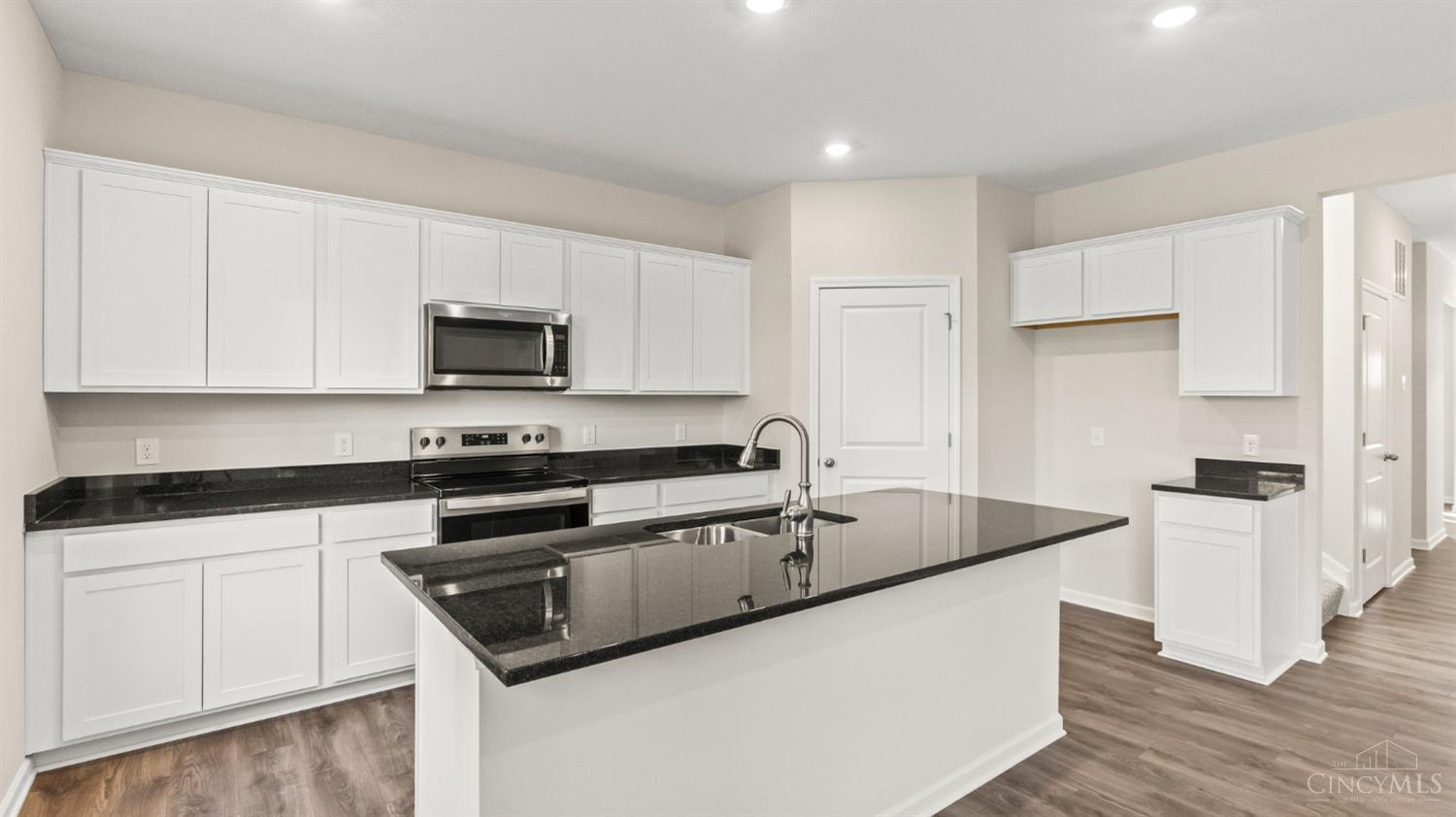 1888356 Property Photo 14