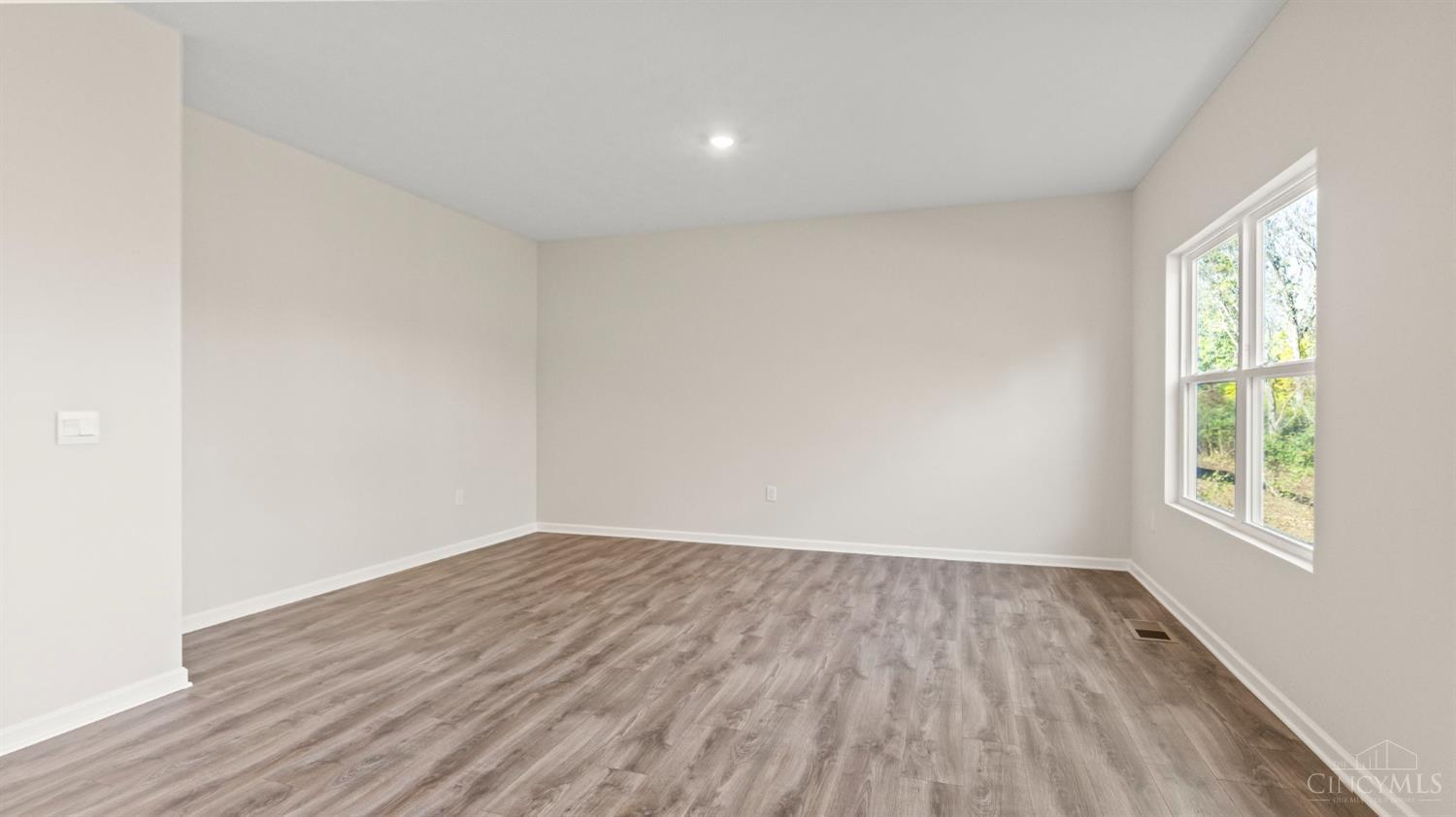 1888356 Property Photo 17