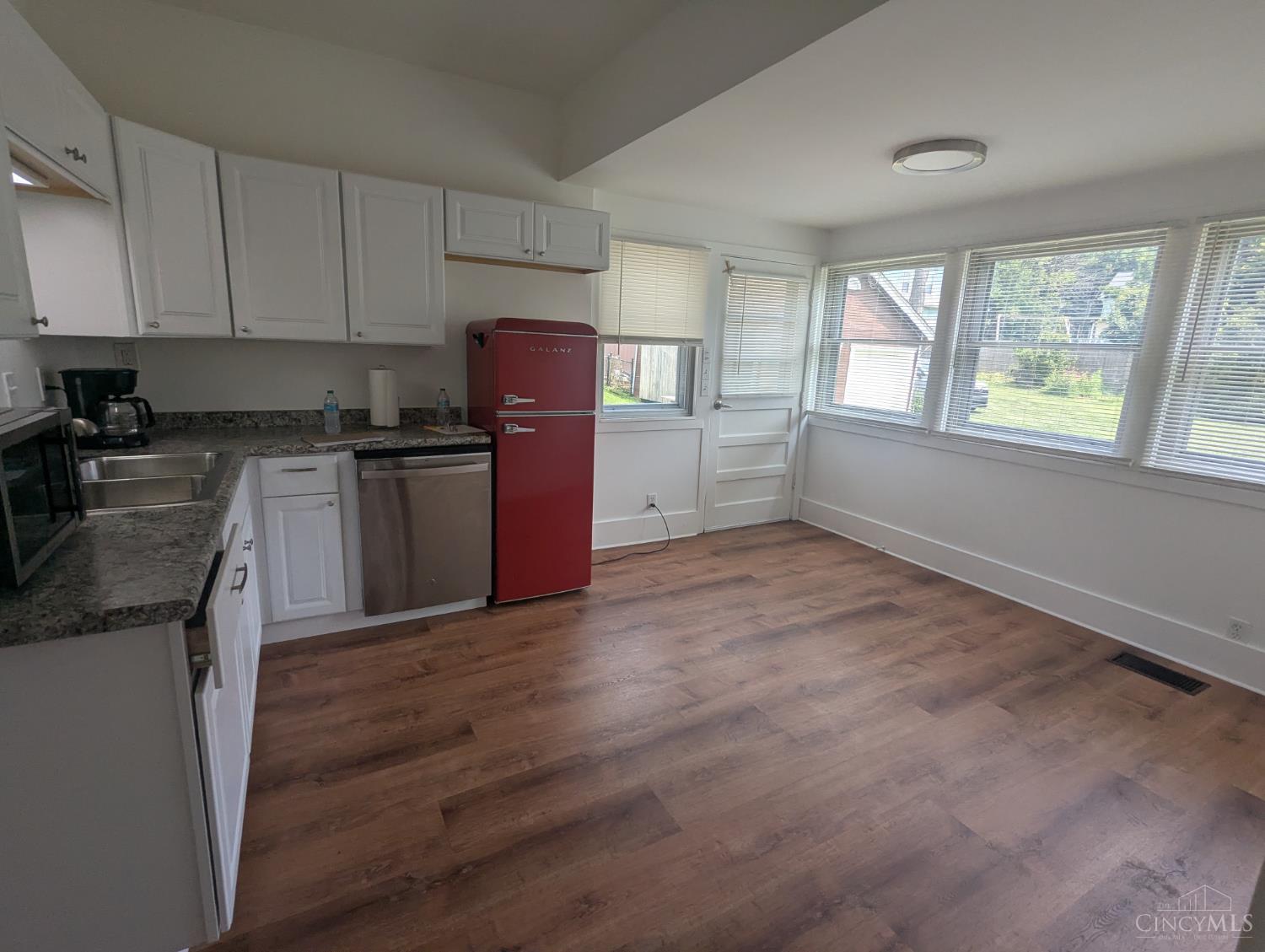 7160 River Road Property Photo 8
