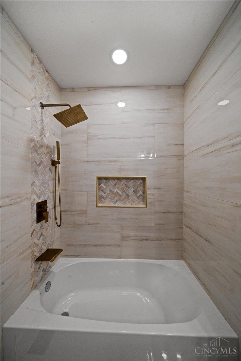9197 Long Lane Property Photo 24