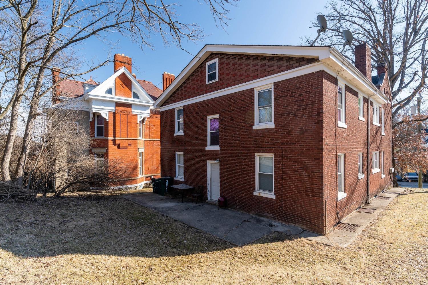 3025 Gilbert Avenue Property Photo 25