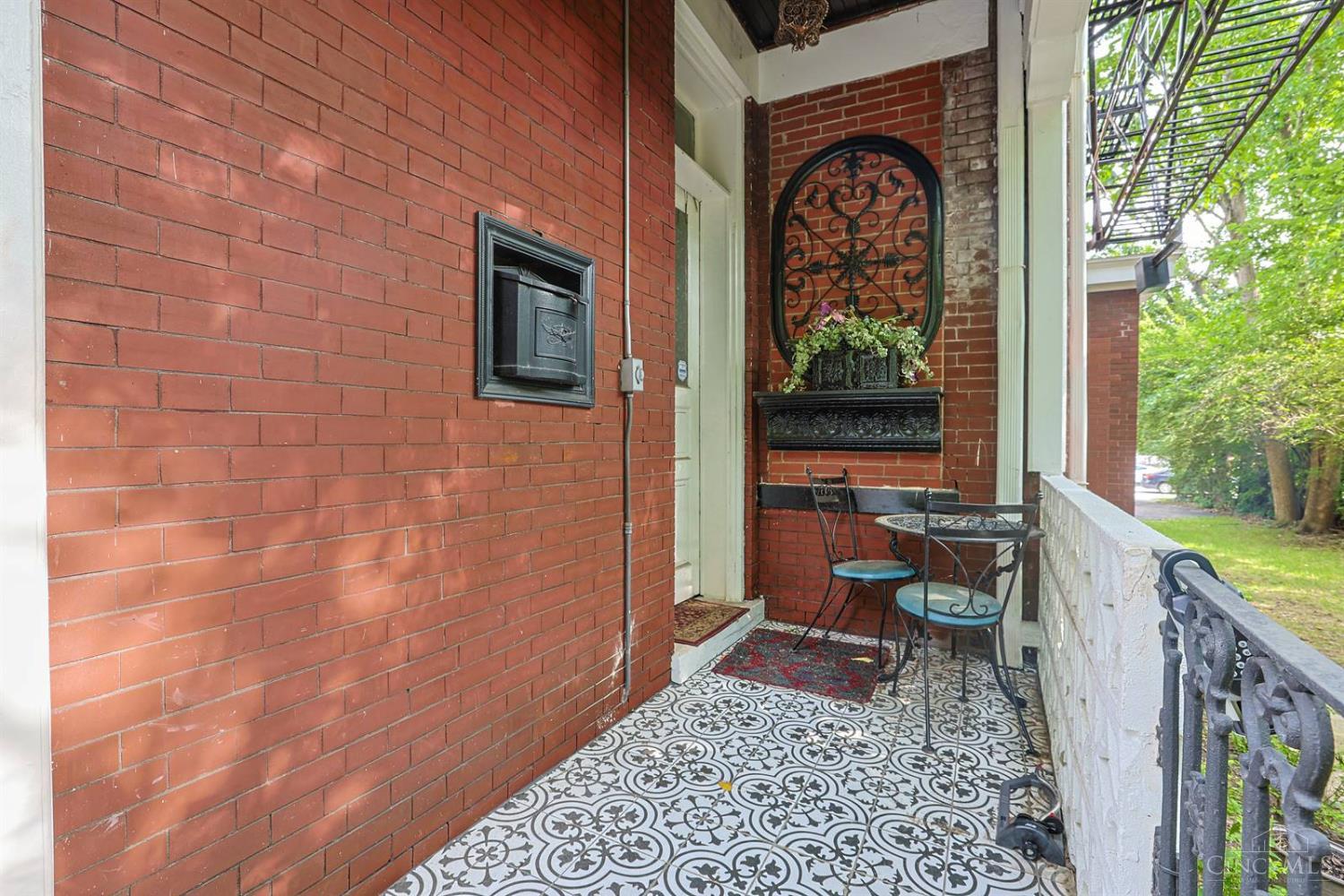 445 Ludlow Avenue Property Photo 4