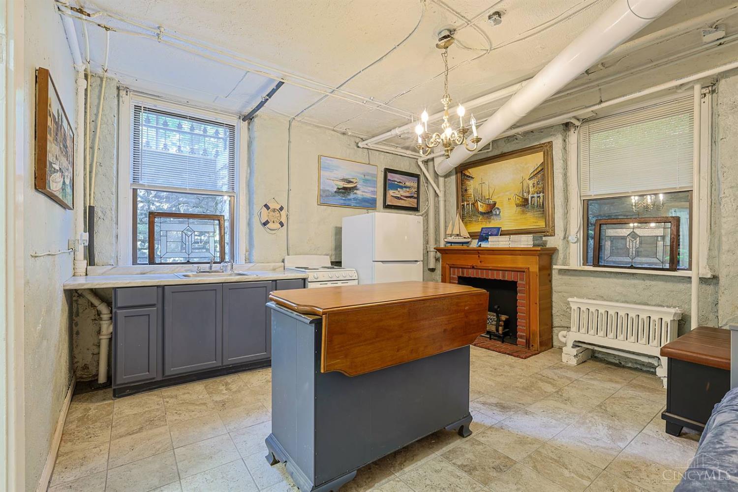 445 Ludlow Avenue Property Photo 32