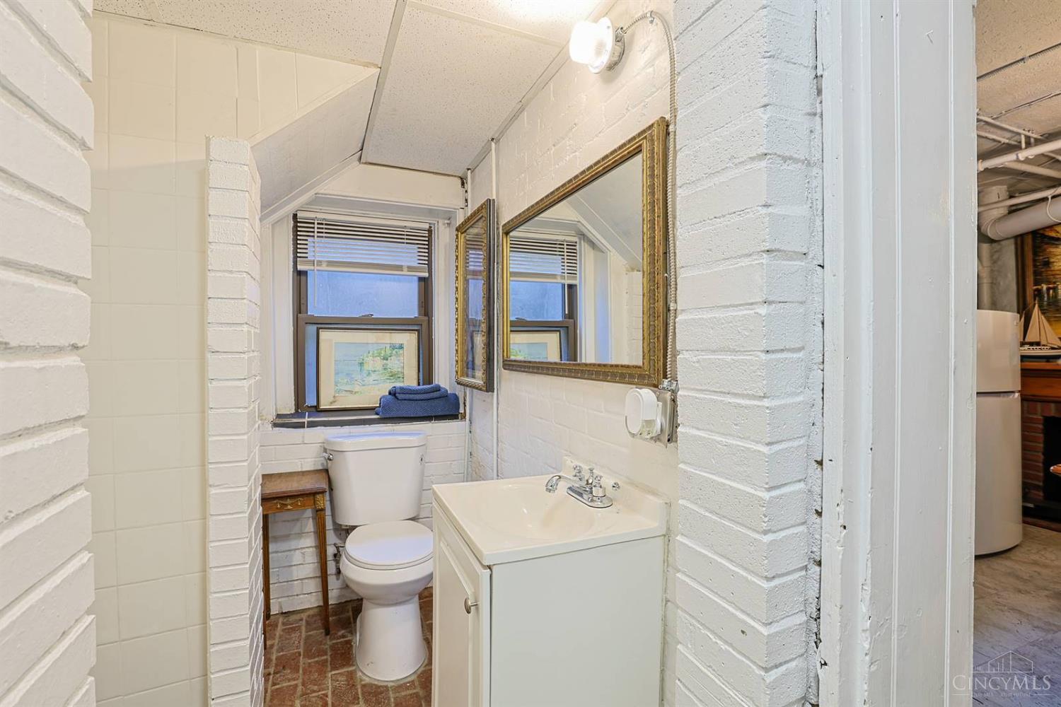 445 Ludlow Avenue Property Photo 35