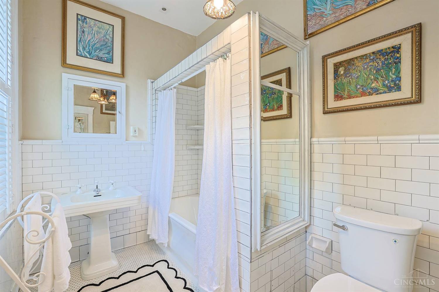 445 Ludlow Avenue Property Photo 39