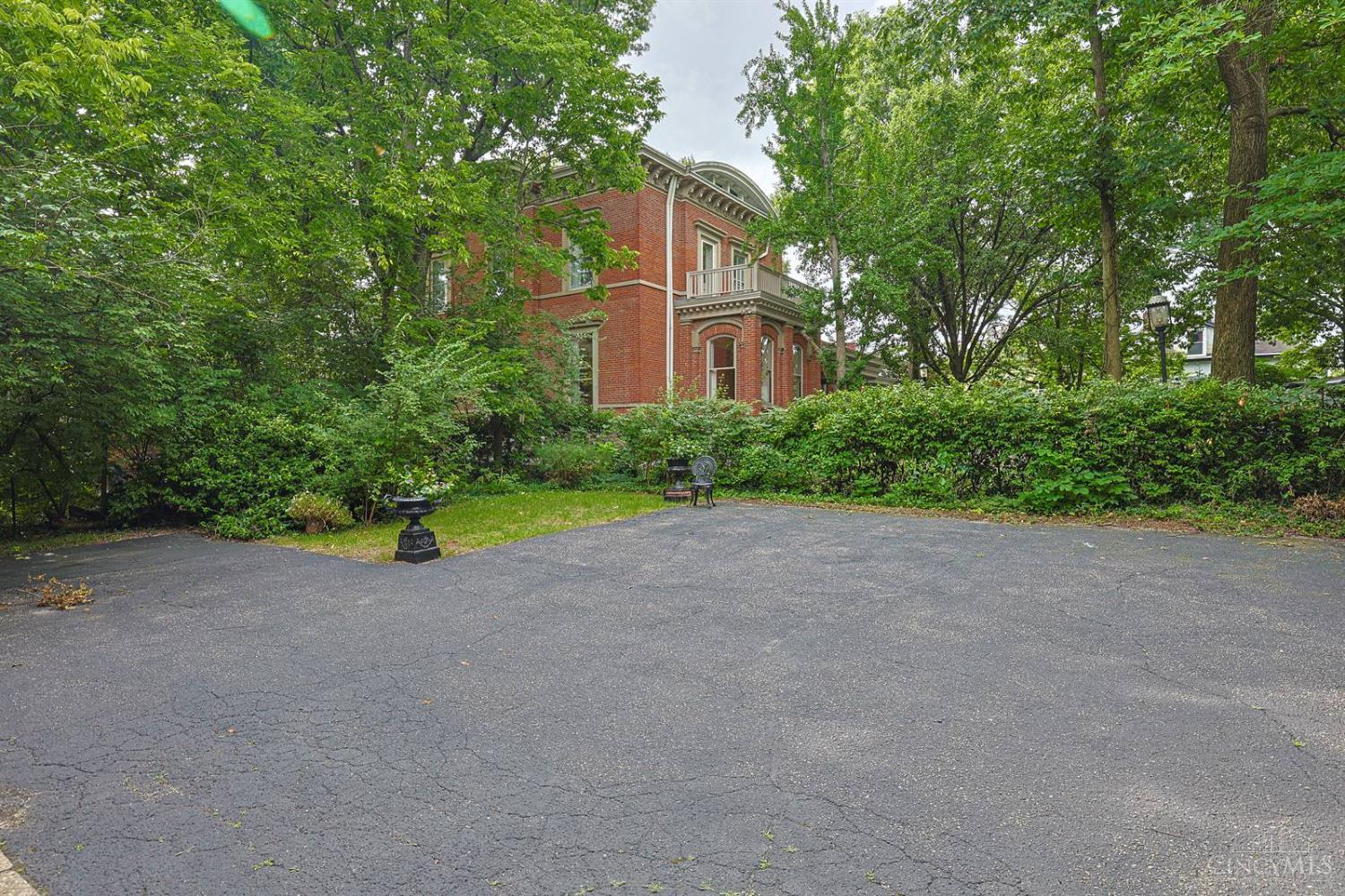 445 Ludlow Avenue Property Photo 45