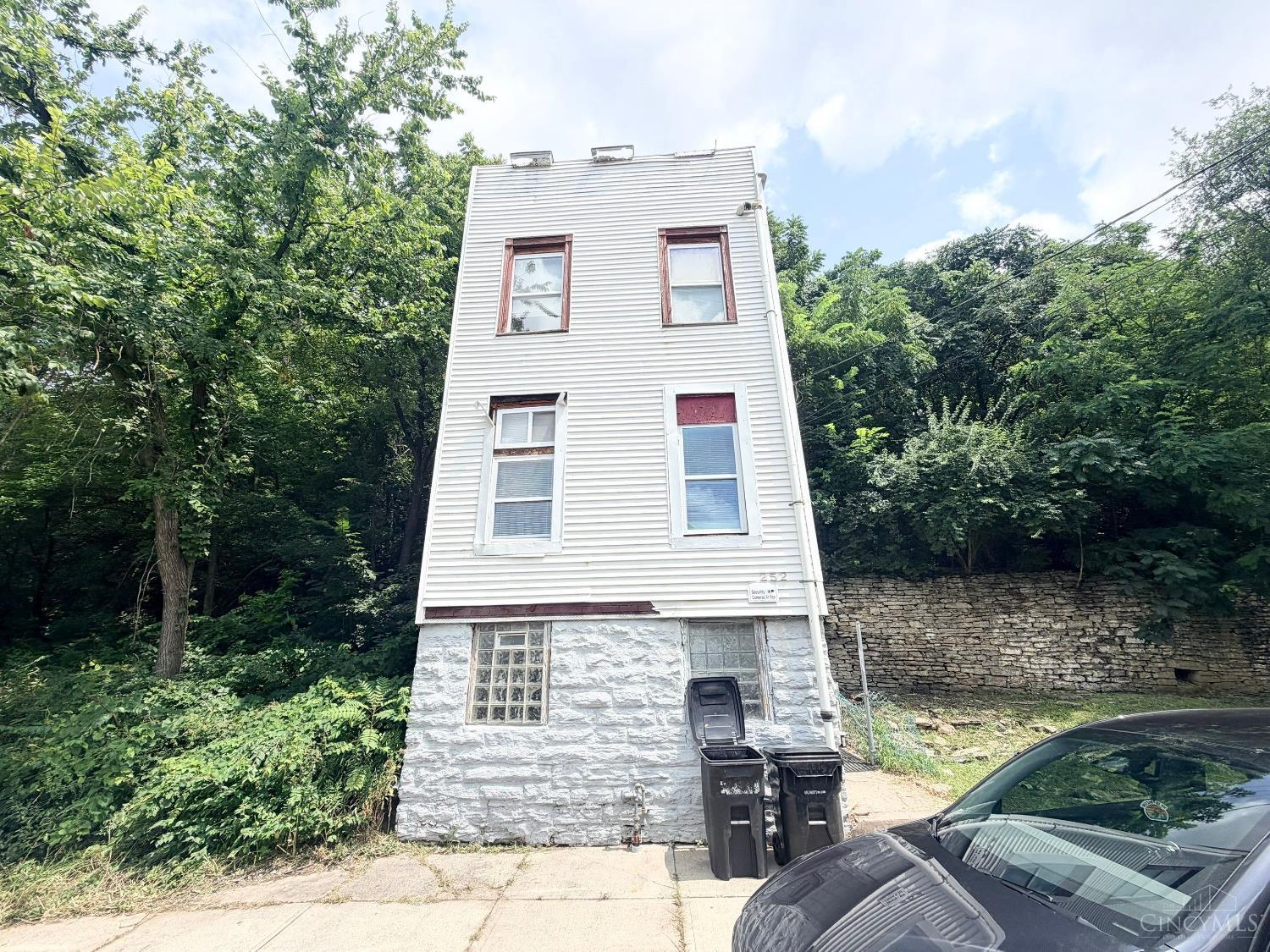 252 Renner St Property Photo 1