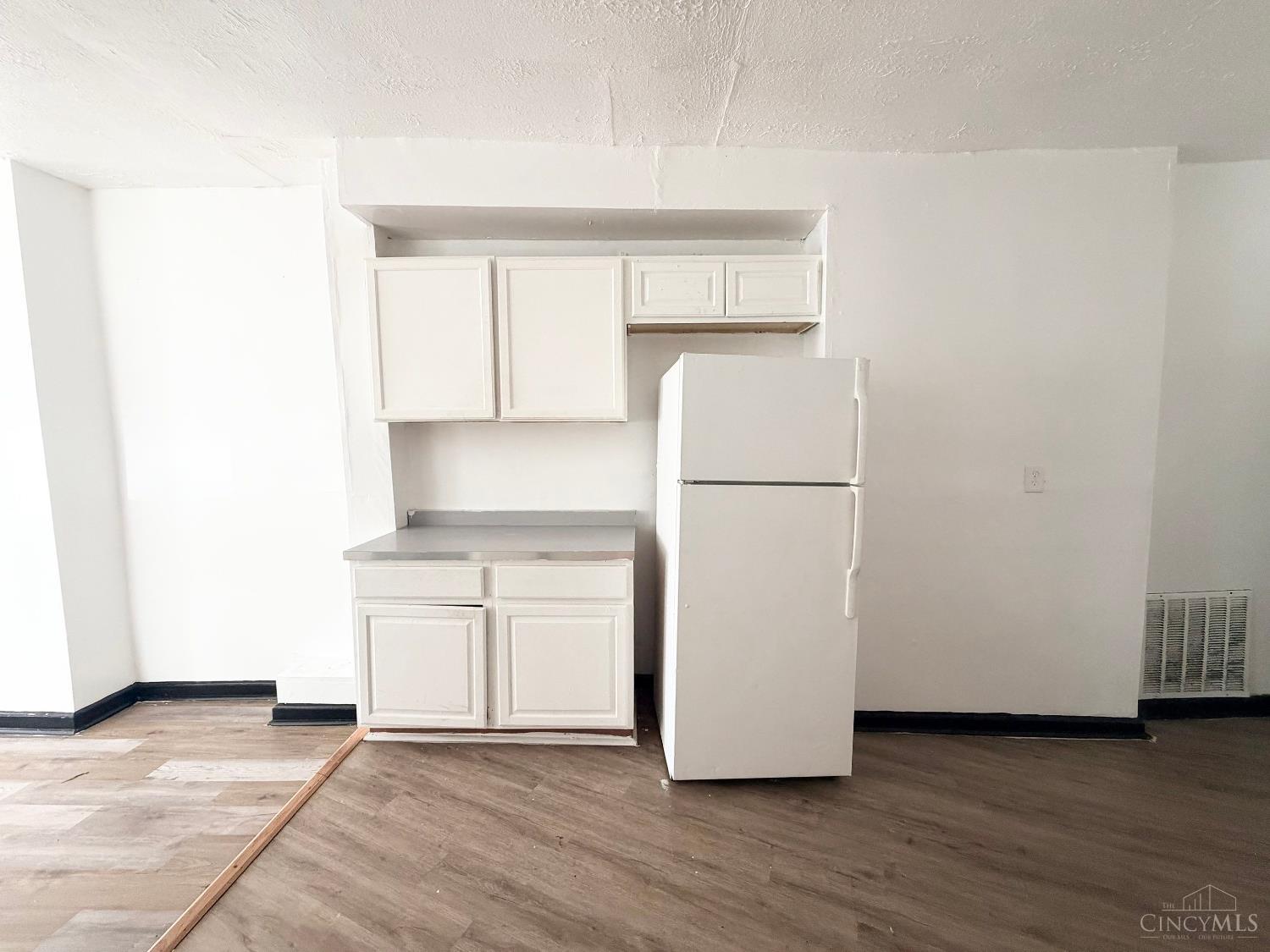 252 Renner St Property Photo 4