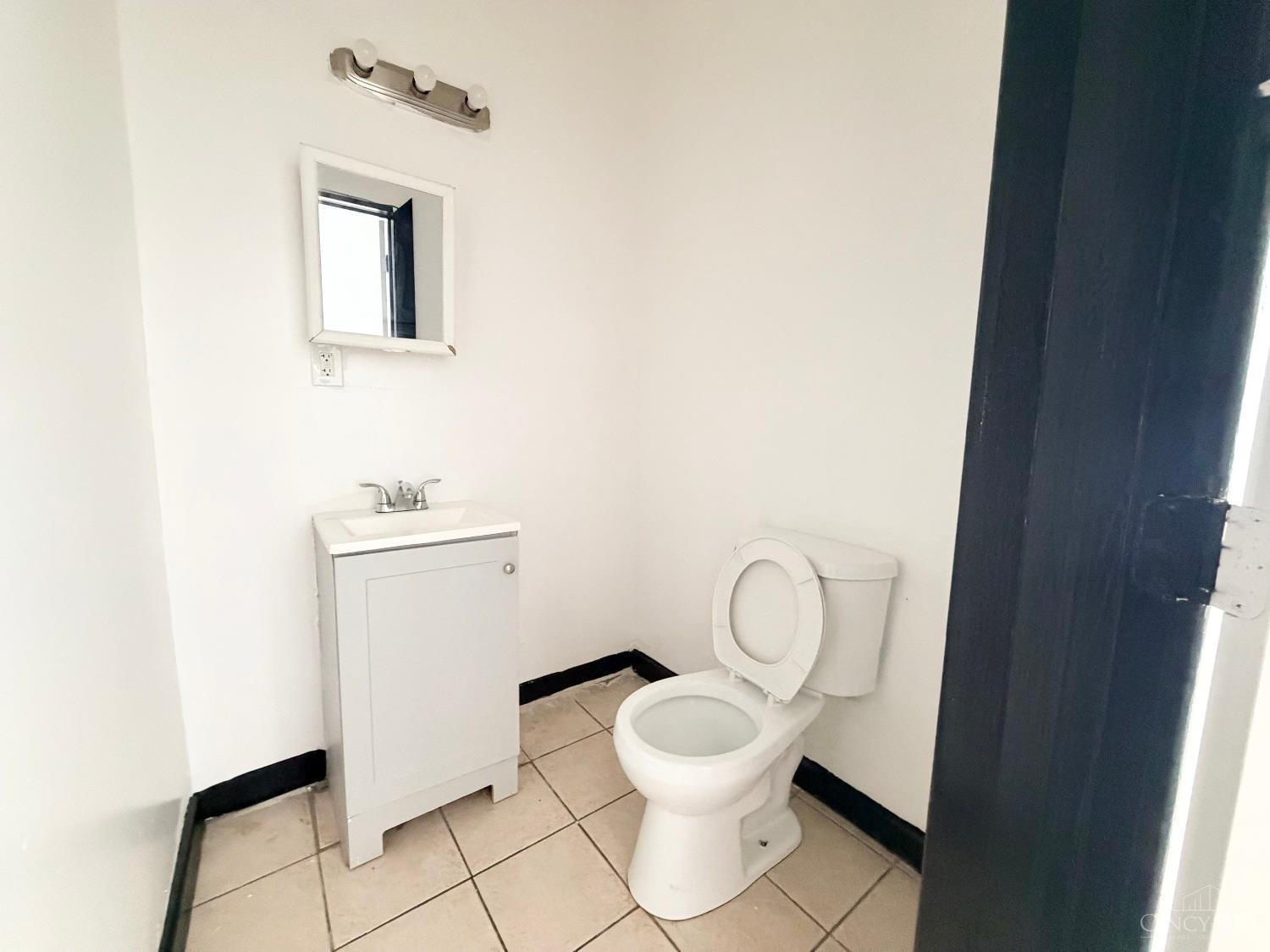 252 Renner St Property Photo 6